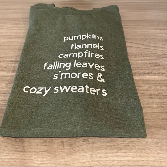 Fall tshirt and sweatshirt - Picture 1 of 1